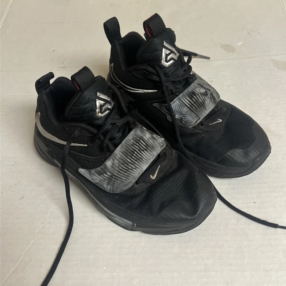Nike‎ Zoom Freak 3 GS 'Black Metallic Silver' DB4158-002 4.5Y No Box.